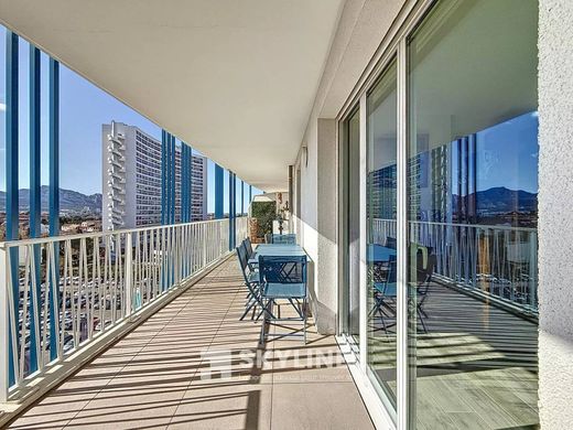 Apartment / Etagenwohnung in Marseille, Bouches-du-Rhône