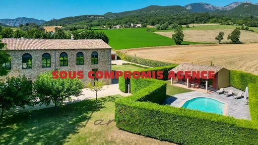 Demeure ou Maison de Campagne à Bourdeaux, Drôme