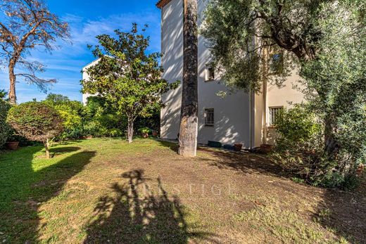 Apartment / Etagenwohnung in Juan-les-Pins, Alpes-Maritimes