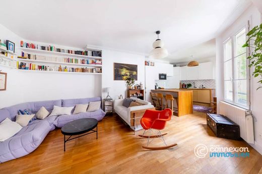 Daire Canal Saint Martin, Château d’Eau, Porte Saint-Denis, Paris