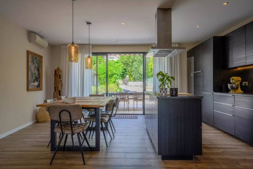 Элитный дом, Uzès, Gard