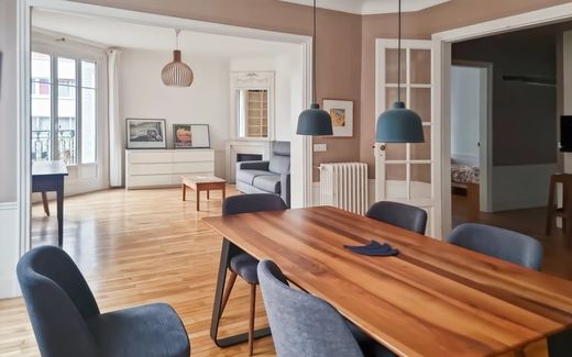 Apartment / Etagenwohnung in Motte-Picquet, Commerce, Necker, Paris