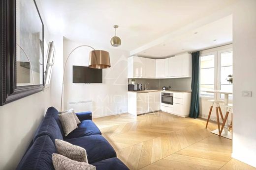 Apartment in Tour Eiffel, Invalides – Ecole Militaire, Saint-Thomas d’Aquin, Paris