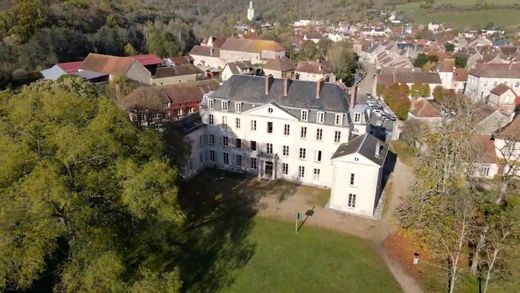 Castle in L'Isle-sur-Serein, Yonne