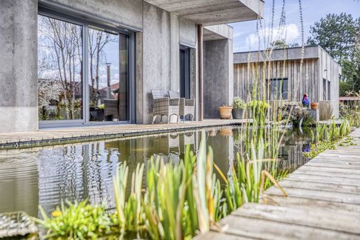 Casa de lujo en Saint-Genis-Pouilly, Ain