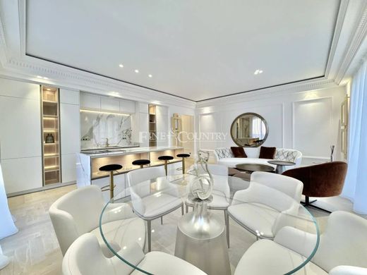 Apartment / Etagenwohnung in Cannes, Alpes-Maritimes