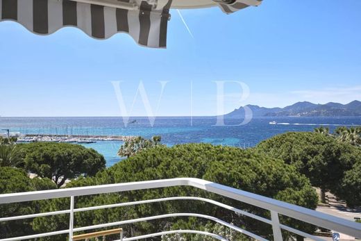 Apartment / Etagenwohnung in Cannes, Alpes-Maritimes