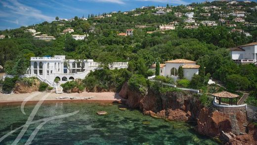 Luxe woning in Agay, Var