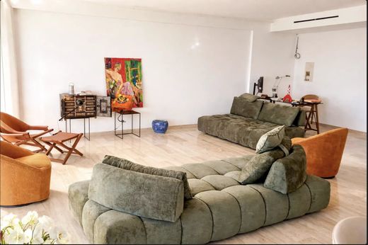 Apartment / Etagenwohnung in Cannes, Alpes-Maritimes
