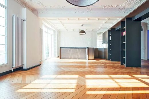 Apartment in Neuilly-sur-Seine, Hauts-de-Seine