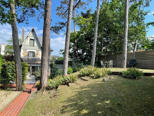 Deauville, Calvadosの高級住宅