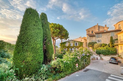 Apartment / Etagenwohnung in Mougins, Alpes-Maritimes