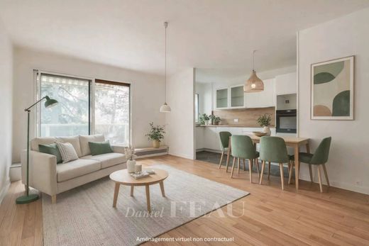 Apartment / Etagenwohnung in Saint-Cloud, Hauts-de-Seine