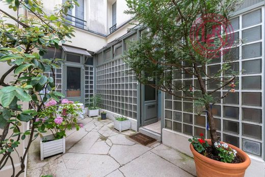 Apartment / Etagenwohnung in Temple, Rambuteau – Francs Bourgeois, Réaumur, Paris