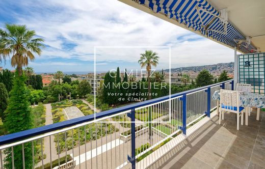 Apartment / Etagenwohnung in Nizza, Alpes-Maritimes