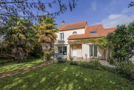 Luxe woning in Magny-les-Hameaux, Yvelines