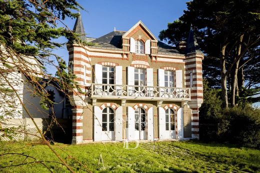 Pornichet, Loire-Atlantiqueの高級住宅