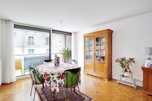 Apartment / Etagenwohnung in La Garenne-Colombes, Hauts-de-Seine
