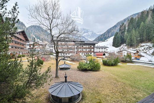 Apartment / Etagenwohnung in Wolkenstein in Gröden, Bozen