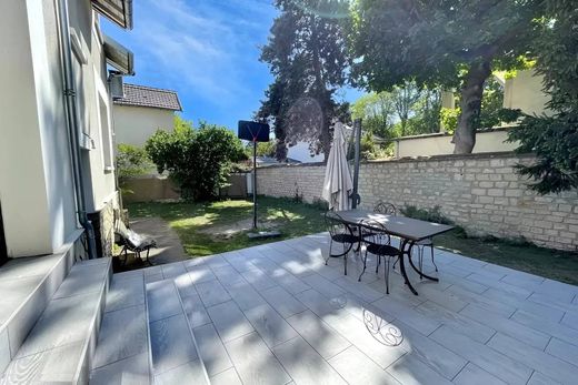 Luxury home in Chatou, Yvelines