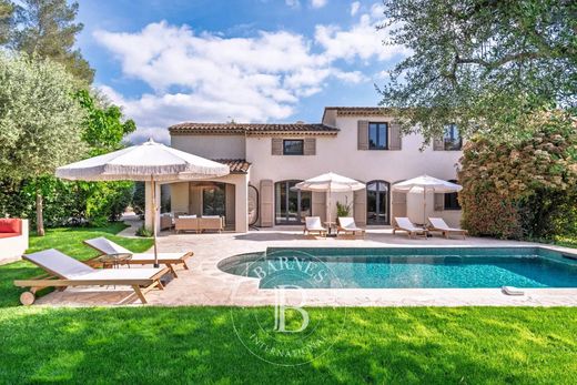 Villa in Roquefort-les-Pins, Alpes-Maritimes