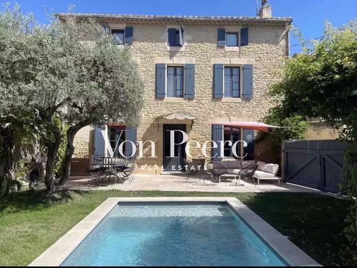 Luxe woning in Pujaut, Gard