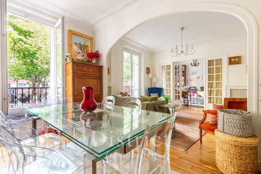 Apartment in Motte-Picquet, Commerce, Necker, Paris