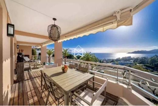 Apartment / Etagenwohnung in Cannes, Alpes-Maritimes