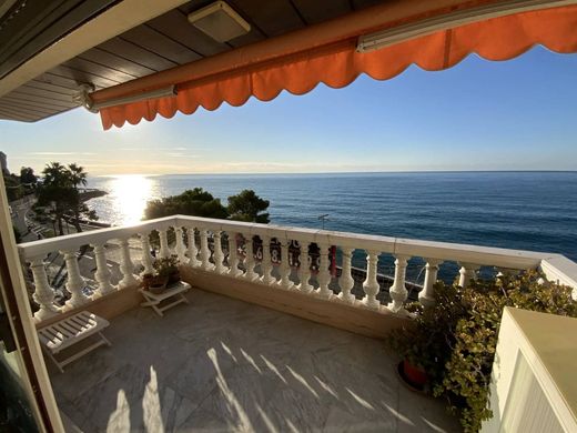 Apartment / Etagenwohnung in Menton, Alpes-Maritimes