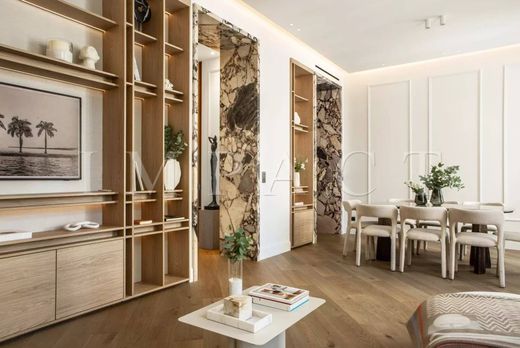 Apartment / Etagenwohnung in Cannes, Alpes-Maritimes