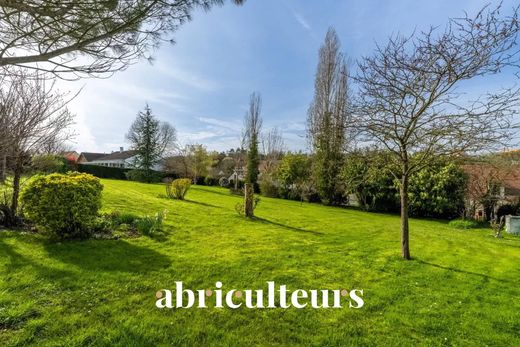 Luxury home in Jouy-Mauvoisin, Yvelines