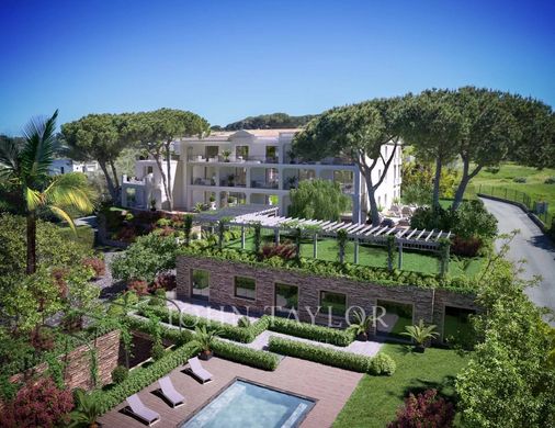 Apartment / Etagenwohnung in Antibes, Alpes-Maritimes