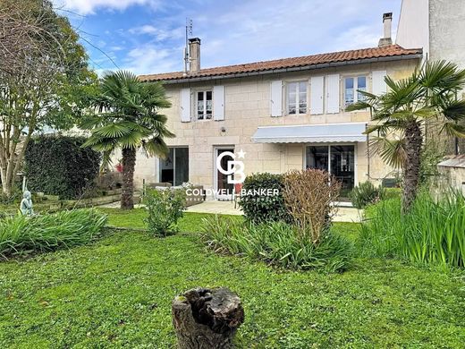 Luxus-Haus in Pons, Charente-Maritime