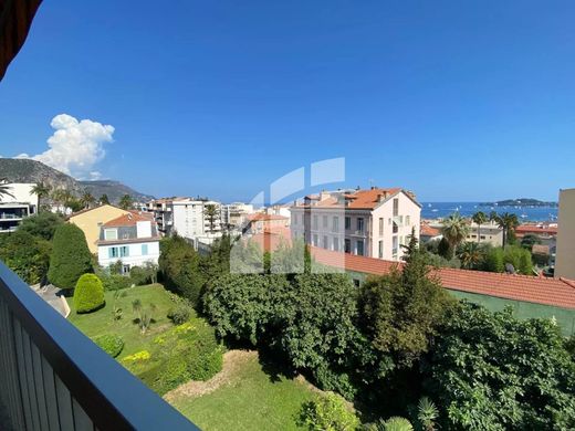 Apartment / Etagenwohnung in Beaulieu-sur-Mer, Alpes-Maritimes