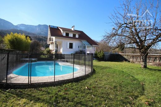 Luxury home in Chapareillan, Isère