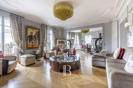 Apartment in Champs-Elysées, Madeleine, Triangle d’or, Paris