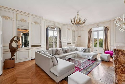 Apartment / Etagenwohnung in Neuilly-sur-Seine, Hauts-de-Seine