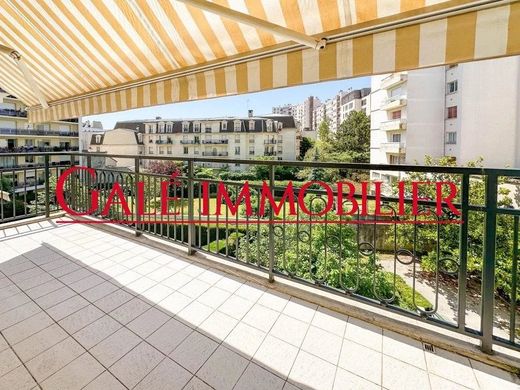 Apartment in Bourg-la-Reine, Hauts-de-Seine