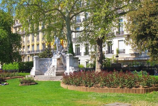 Apartment in La Muette, Auteuil, Porte Dauphine, Paris