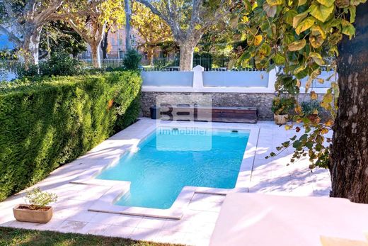 Luxe woning in Bagnols-sur-Cèze, Gard