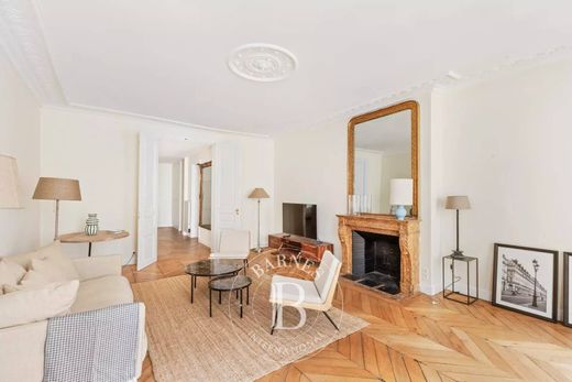 Apartment in Chatelet les Halles, Louvre-Tuileries, Palais Royal, Paris