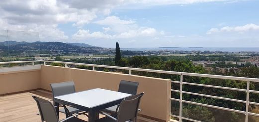 Apartment / Etagenwohnung in Mandelieu-la-Napoule, Alpes-Maritimes