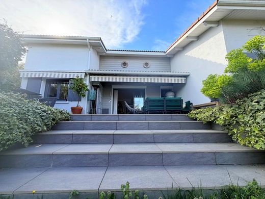 Villa a Saint-Laurent-d'Aigouze, Gard