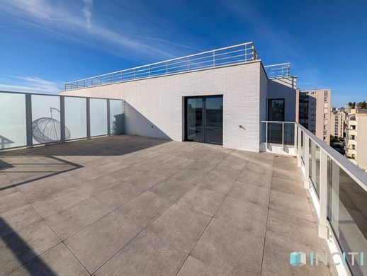 Duplex in Bois-Colombes, Hauts-de-Seine