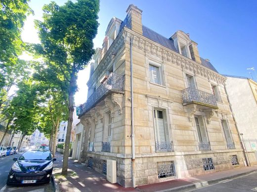 호화 저택 / Vichy, Allier