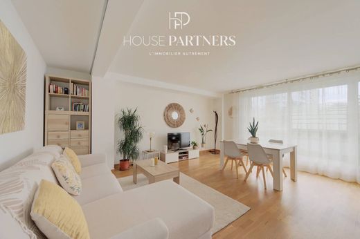 Apartment / Etagenwohnung in Rueil-Malmaison, Hauts-de-Seine