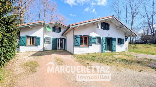 Chalet à La Roche-sur-Foron, Haute-Savoie