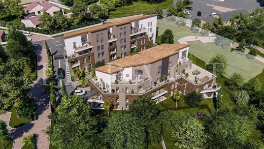 Apartment / Etagenwohnung in Châteauneuf-Grasse, Alpes-Maritimes