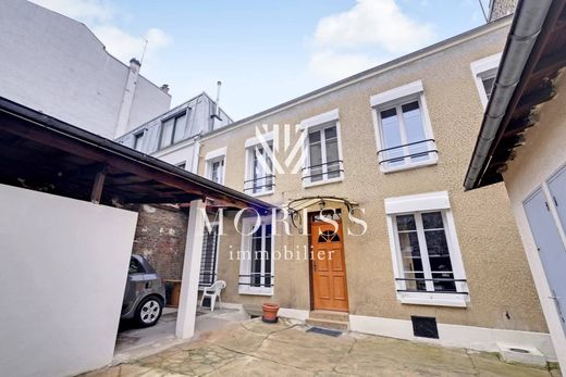 Luxus-Haus in Saint-Ouen, Seine-Saint-Denis