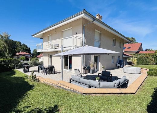 Apartment / Etagenwohnung in Larringes, Haute-Savoie